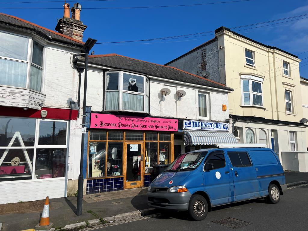Lot: 57 - LOCK-UP SHOP FOR INVESTMENT - Lock-Up Shop For Investment Ryde Isle of Wight